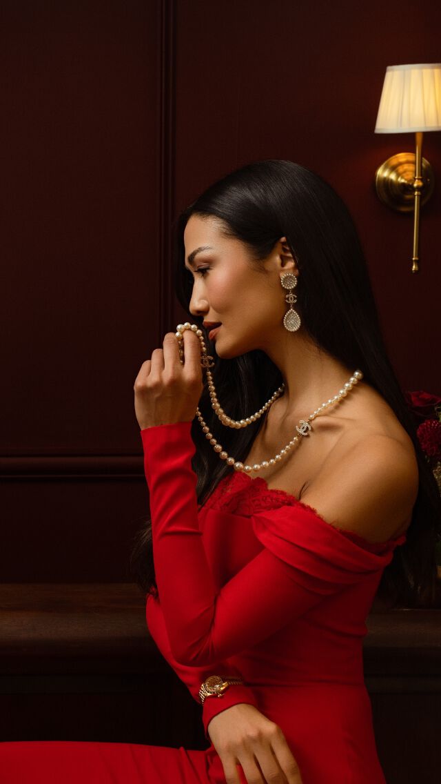 Hero Banner: Two models sitting with a Chanel beige caviar flap bag, a Hermes black Birkin 35, a Prada grey tote and a pink Valentino bag.