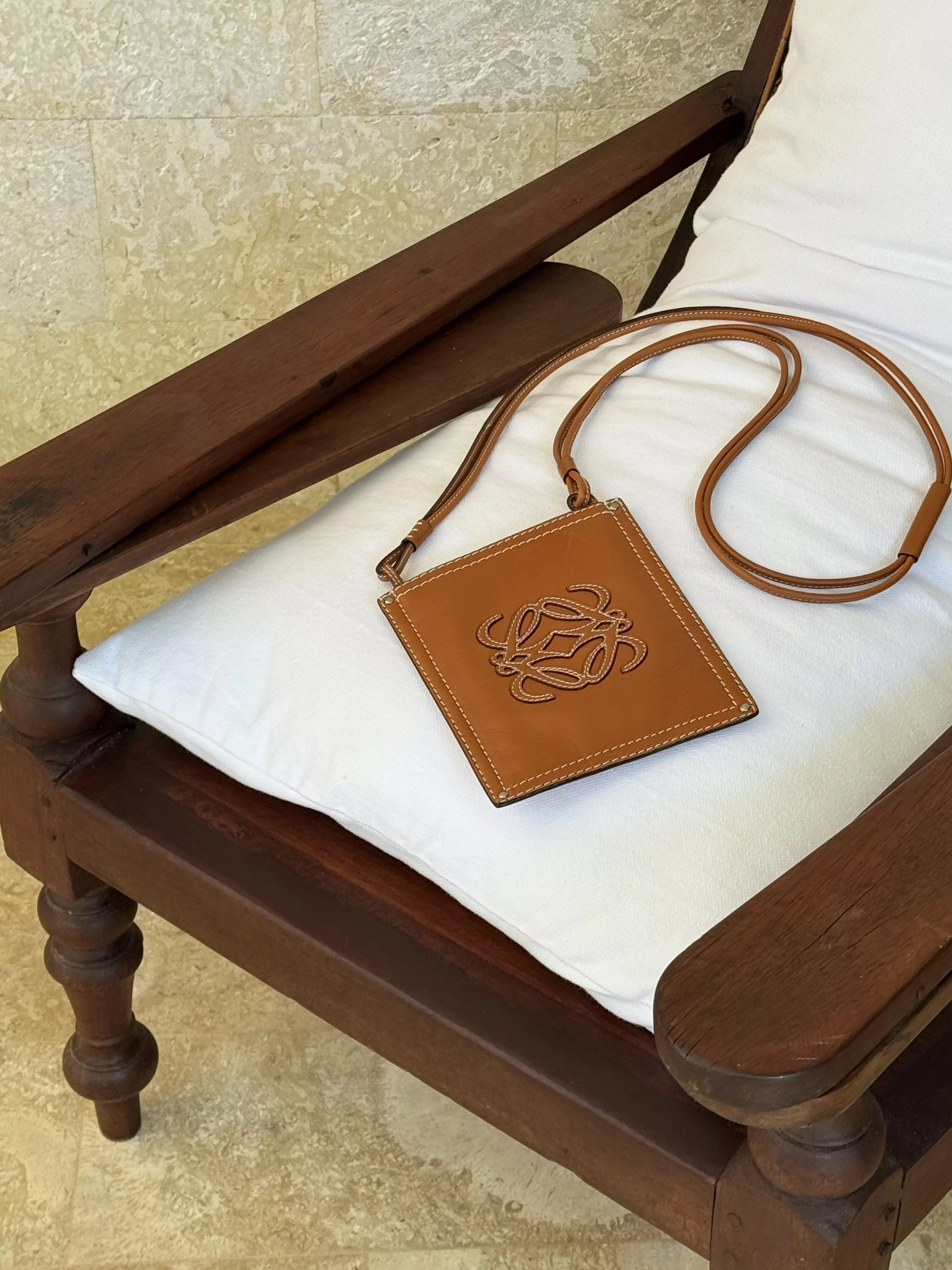 Pre-Loved Designer Resort Accessories for Your Next Getaway 