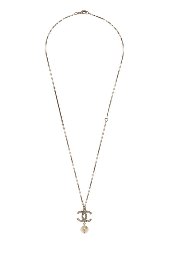 Chanel Cc Crystal Silver Tone Pendant Necklace in Metallic