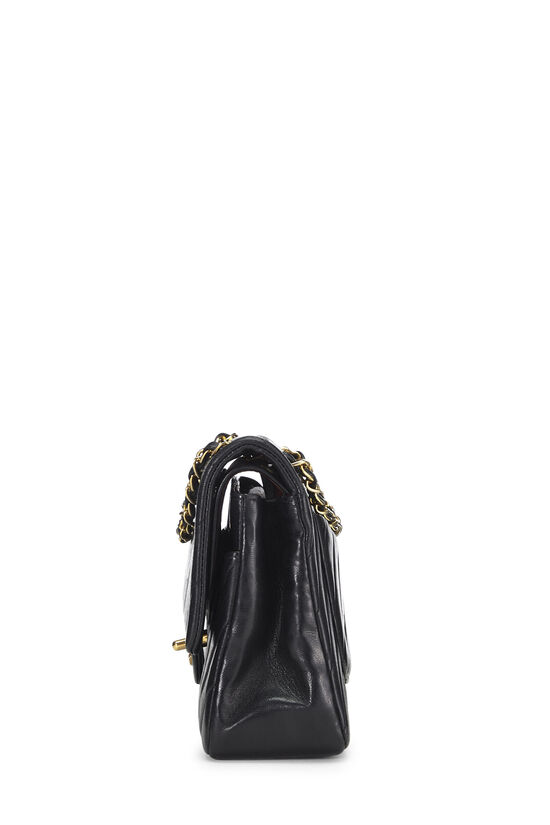  CHANEL Women's Pre-Loved Black Lambskin Flap Bag, Black, One  Size : Luxury Stores