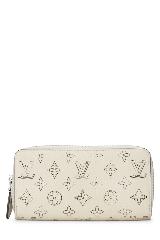 Pre-Owned Beige Monogram Mahina Zippy QJA0FKGKIB001