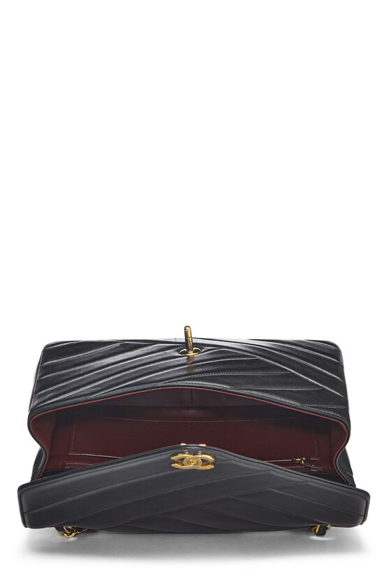 Chanel Black Chevron Lambskin Top Handle Bag Q6B1QS1IKH001