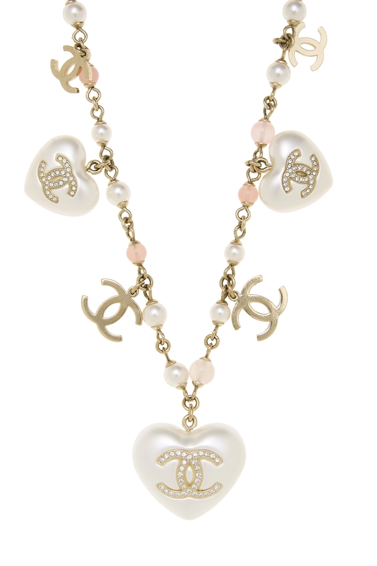 Pre-Owned Pink Gold 'CC' Faux Pearl Heart Necklace Q6J47P17PB001