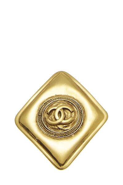 Gold 'CC' Engraved Pin
