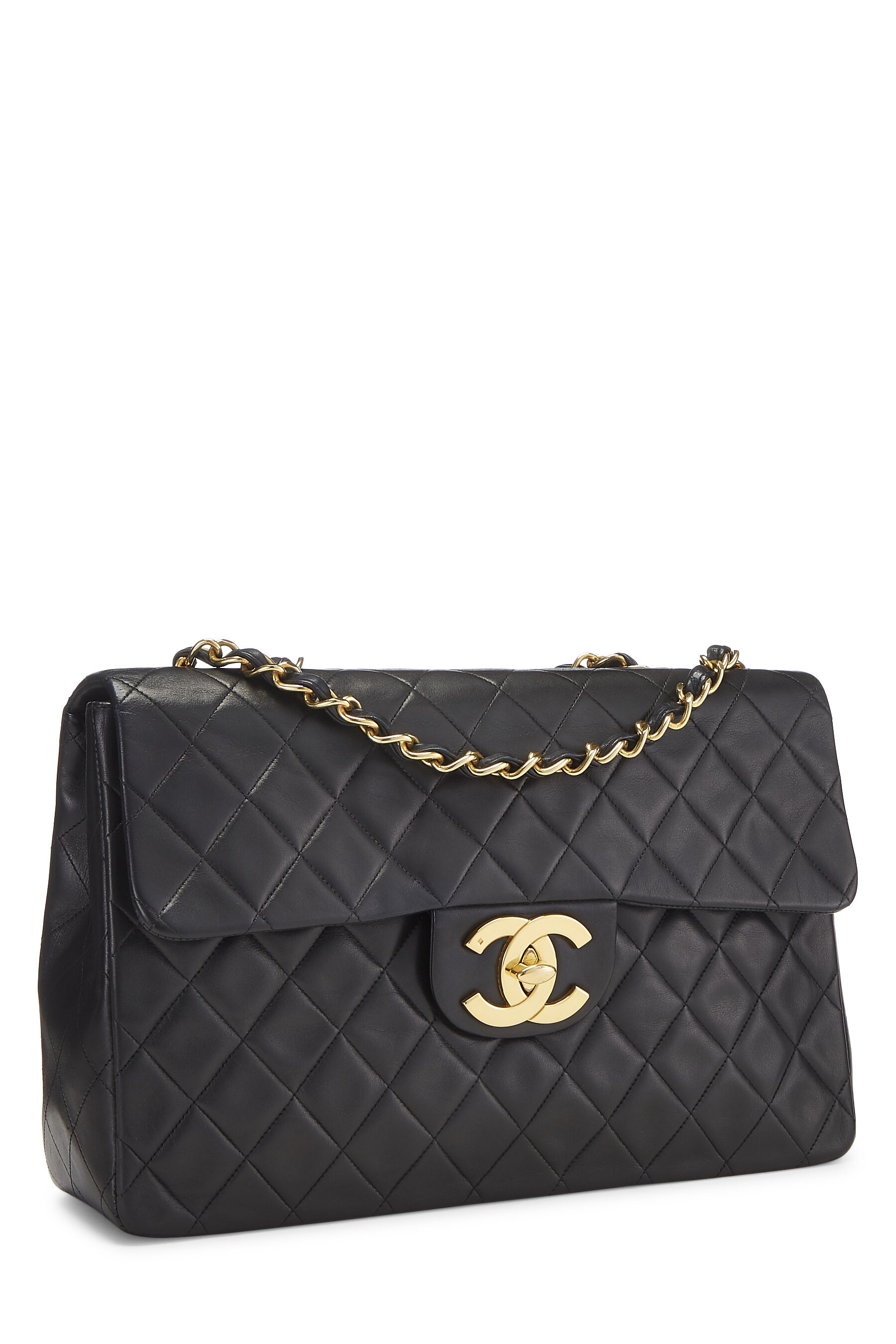 Chanel Timeless Maxi Jumbo flap shoulder bag in black quilted