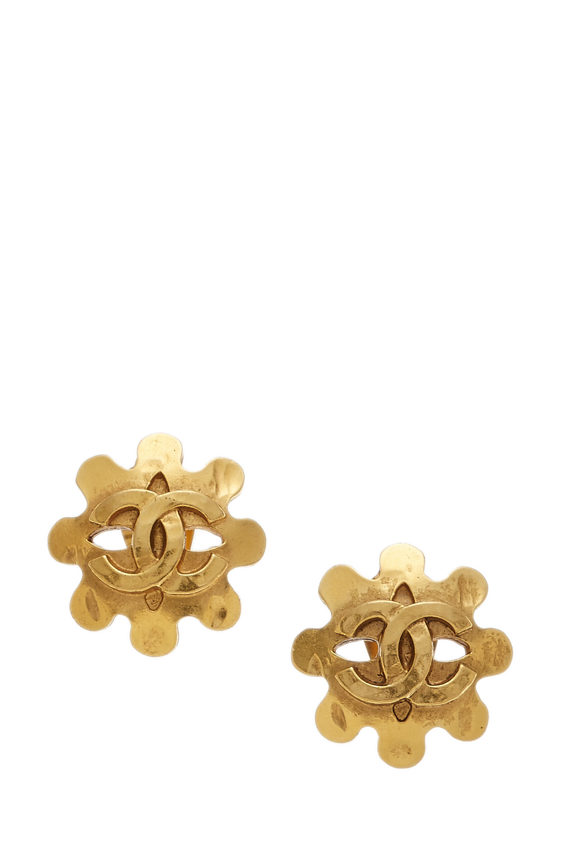 gold chanel pin