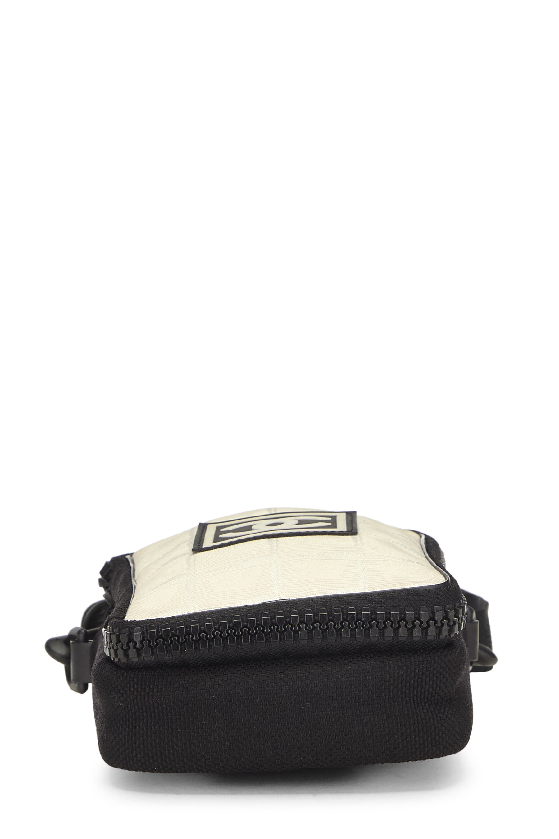 Pre-Owned White Sportline Shoulder Bag Mini Q6B0592SWB005